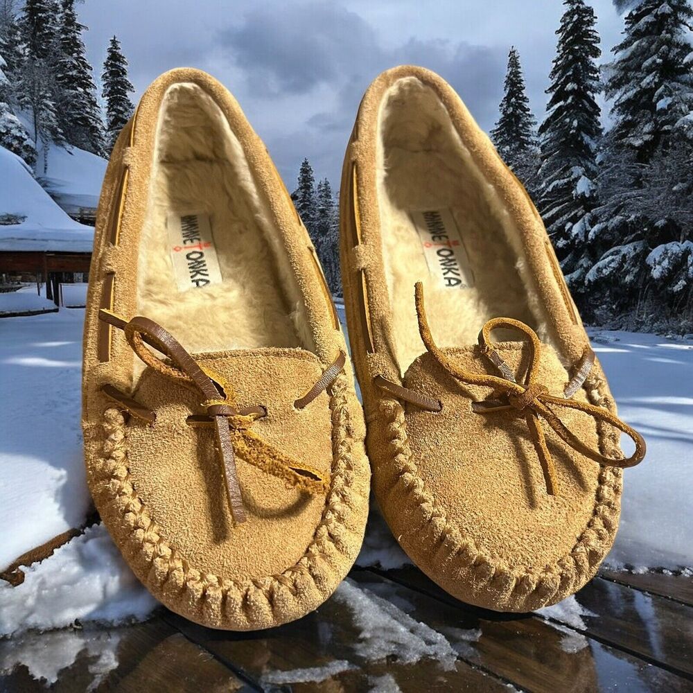 Minnetonka Trapper Women's Leather Fur Lined‎ Moccasins  Size 6